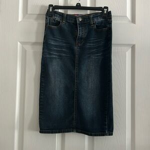 Girl’s stretchy denim, knee length skirt size L 12/14